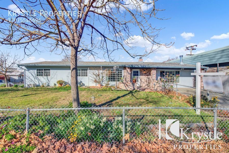 Primary Photo - Ranch style home with huge family room