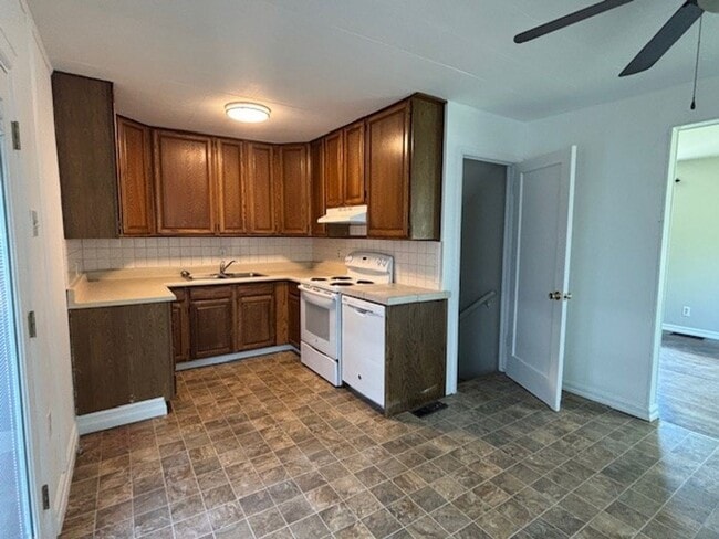 Building Photo - 2 Bed 2 Bath Home