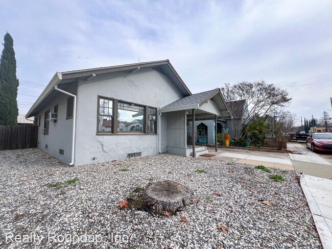 Foto del edificio - 2 br, 1 bath House - 3165 O St