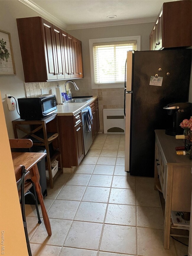 Building Photo - 326 Edmunton Dr