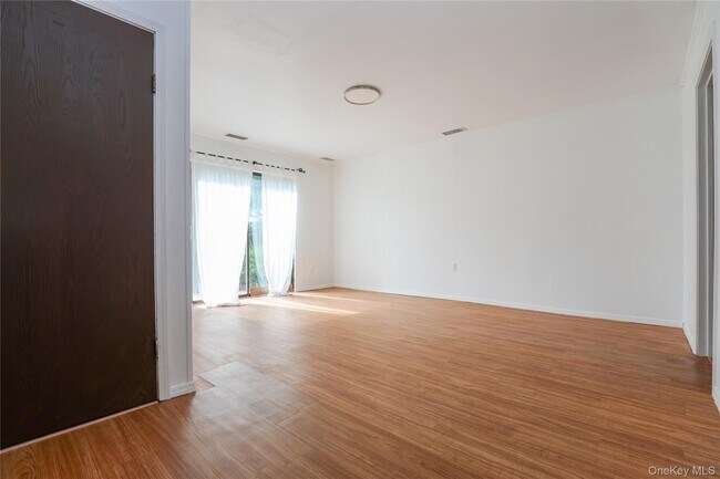 Building Photo - 259 Village Ct