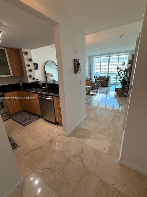 Foto del edificio - 7900 Harbor Island Dr