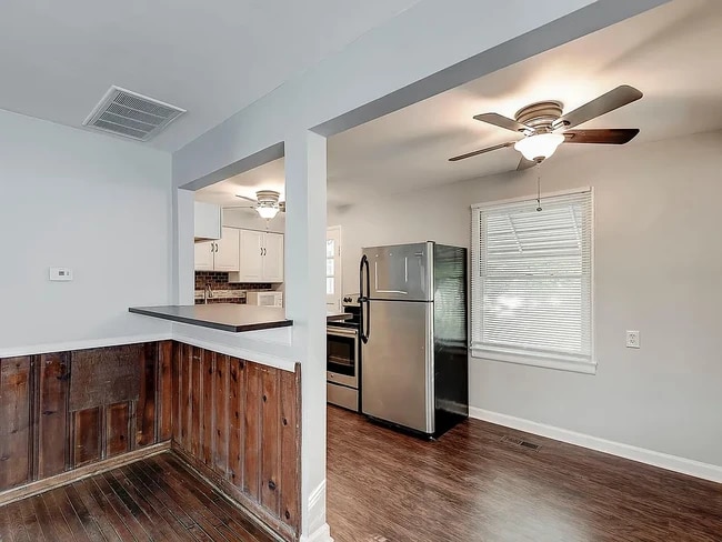 Building Photo - 4449 Kingsley Dr
