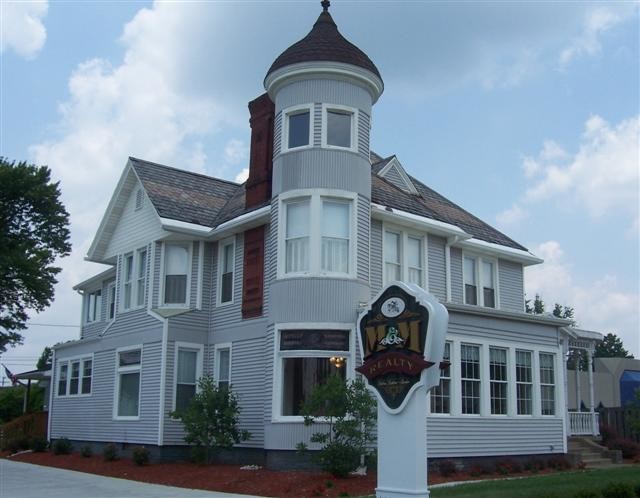 Building Photo - 703 Park Ave