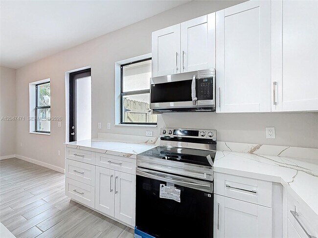 Foto del edificio - 402-414 NW 41st St