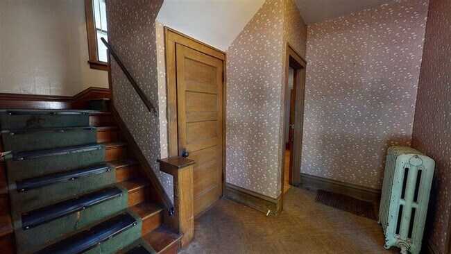 Building Photo - Comfortable home 8