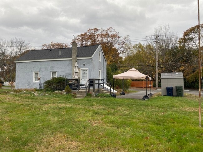 Building Photo - 626 Elm St