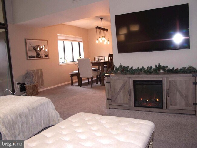 Foto del edificio - 1625 Parkcrest Cir