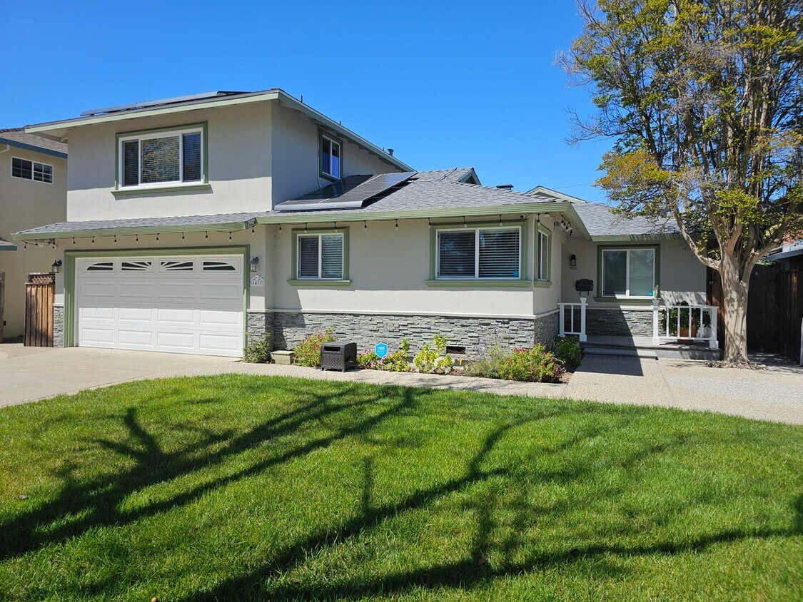 Primary Photo - Beautiful 4 Bed 3 Bath on treelined street!