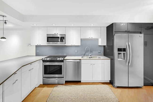 Foto del edificio - 300 N State St