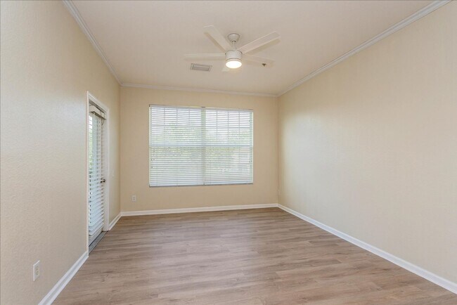 Building Photo - Gated 3bd/Bth Condo for Rent in Lake Brant...