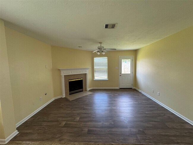 Foto del edificio - 20711 Sycamore Wood Dr