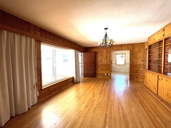 Building Photo - Enjoy the Farm Style Living in The Hills o...
