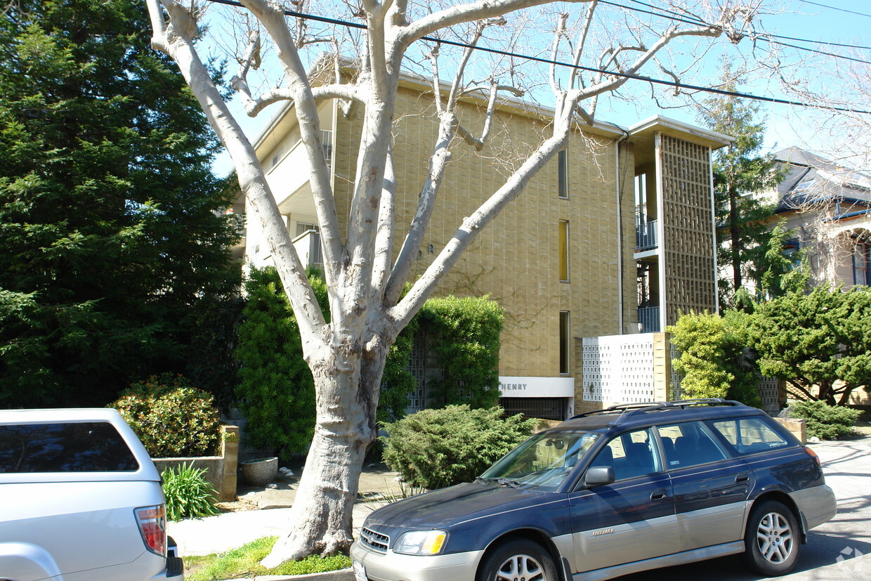 Primary Photo - The Luxor Apartments