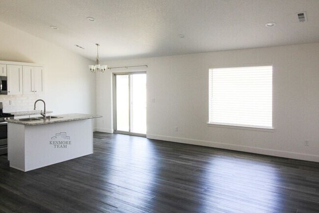 Foto del edificio - 1043 S Blueberry Pl