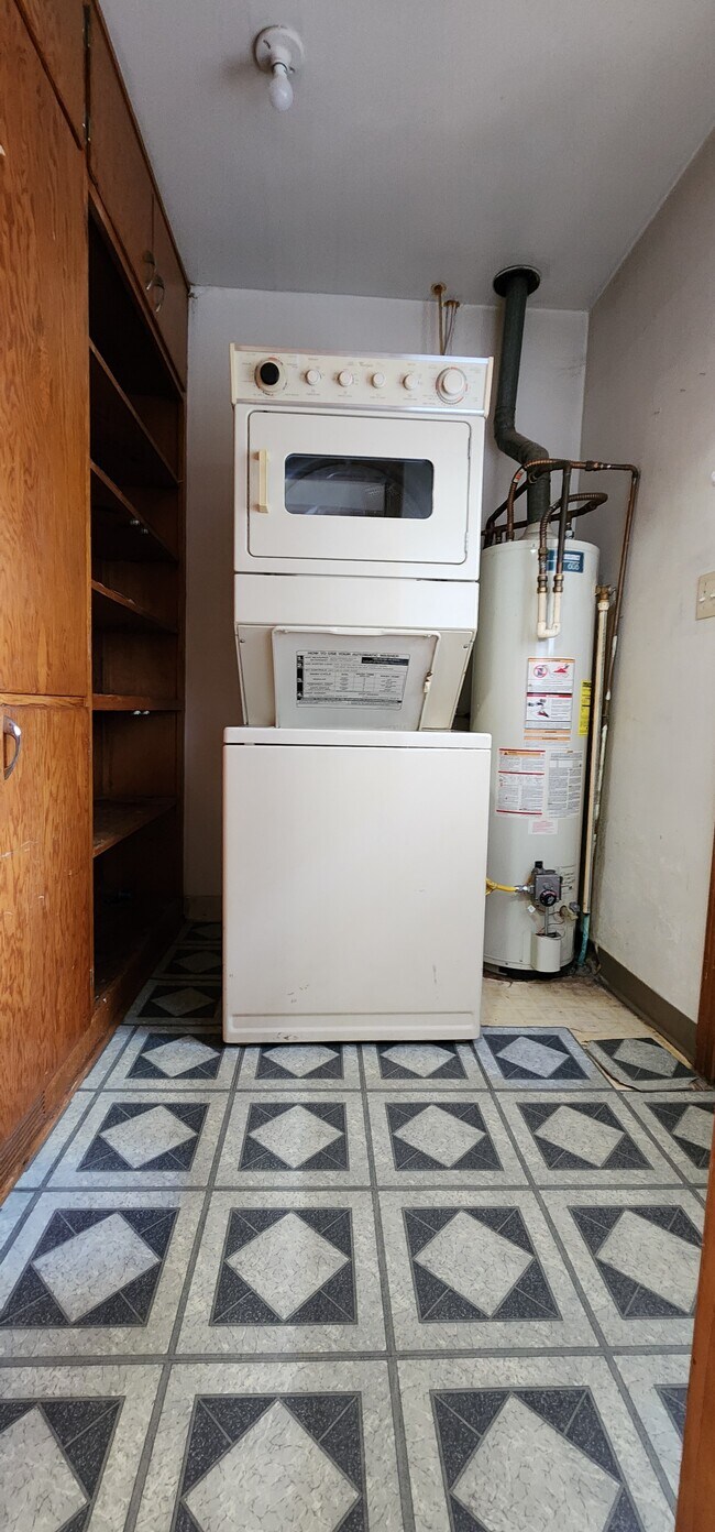 Laundry room - 807 East Ave S