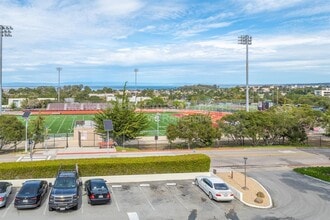 Building Photo - 500 Glenwood Cir