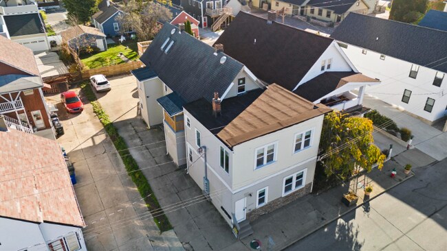 Foto del edificio - 1277 W 67th St