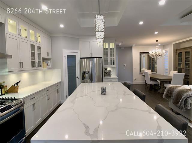 Photo du bâtiment - Gorgeous Home In The Heart Of Willoughby Heights!