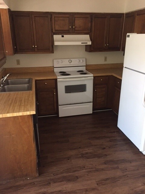 Foto del edificio - 5640 Cypress Cir