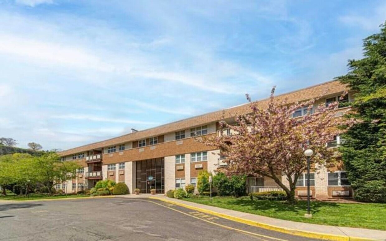 Primary Photo - 1111 River Rd