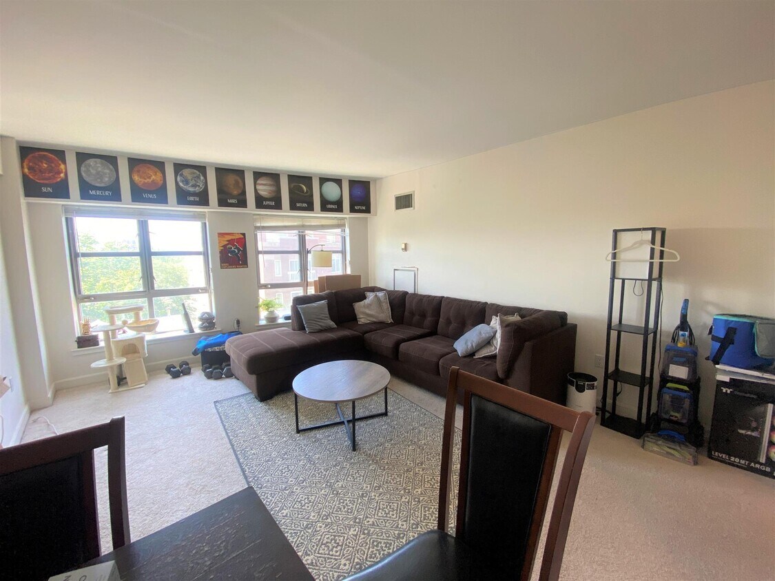 Foto principal - 931 Massachusetts Ave