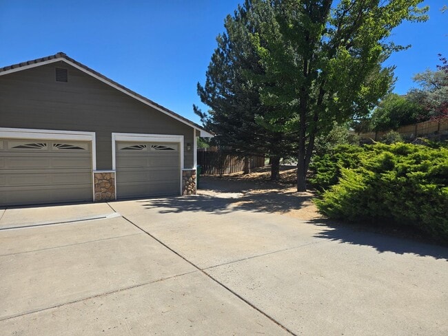 Foto del edificio - Spacious 5 Bedroom Home With Valley Views In SW Reno!
