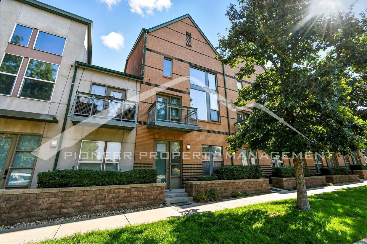 Foto principal - Spacious Townhouse with Central AC and Was...