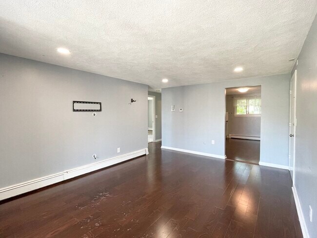 Foto del edificio - 4 Woodcrest Ct