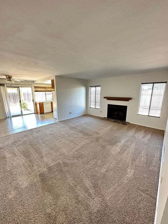 Foto del edificio - 3BD/2BA House in Beautiful Granite Hills, ...