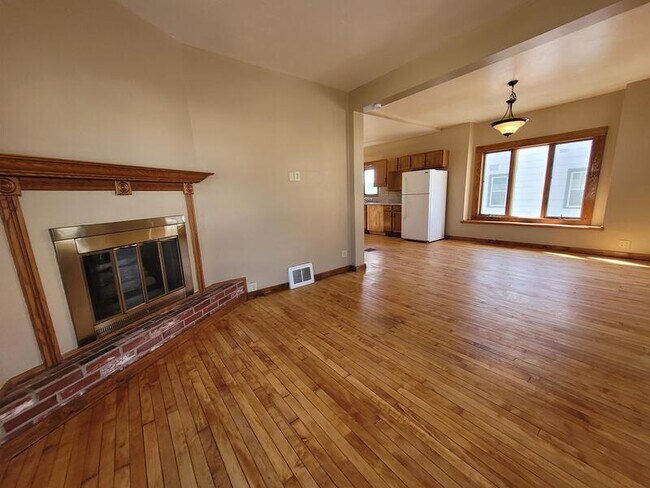 Building Photo - 1648 Preble Ave