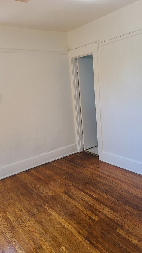 Building Photo - 1273 N Berendo St