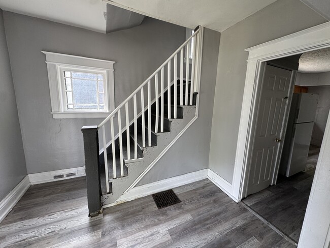 Building Photo - 108 Durnan St