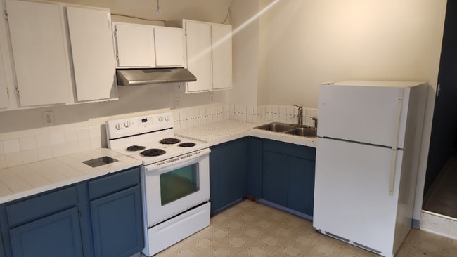 Building Photo - 1717 SE Clatsop St