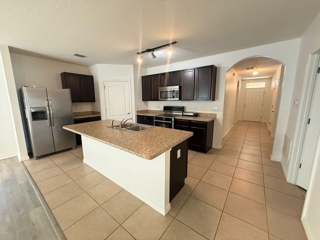 Building Photo - 4/2 Haines City Home