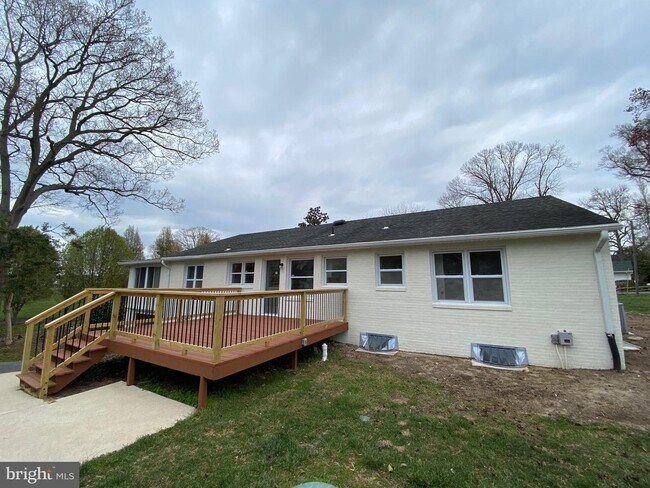 Foto del edificio - 46138 River Hill Rd