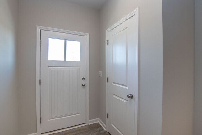 Foto del edificio - 3 Bedroom Townhome with detached garage.  ...