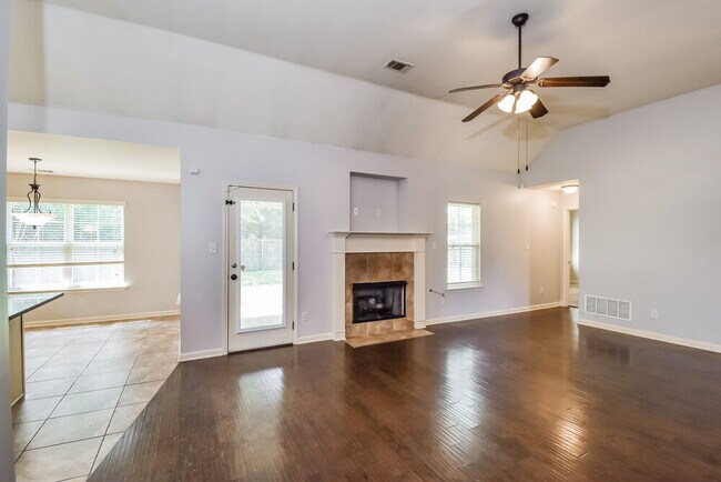 Building Photo - 2639 Cherry Tree Dr