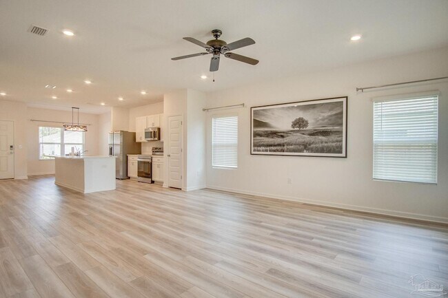 Building Photo - 6625 Sun Tree Cir