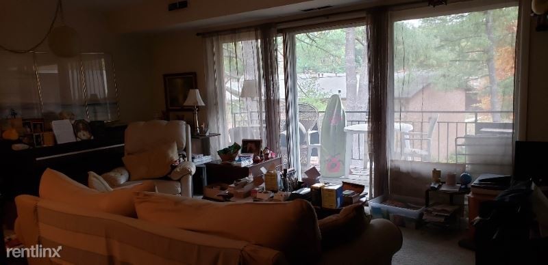 Foto principal - 10167 Mosby Woods Dr