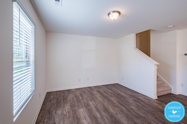 Building Photo - 8 Rochambeau Ct