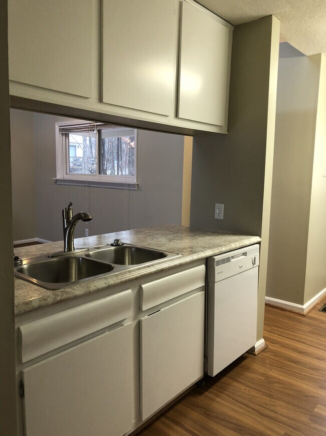 Foto del edificio - 112-116 Greengate Ct