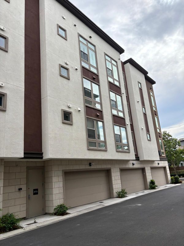 Building Photo - 5825 Sterling St