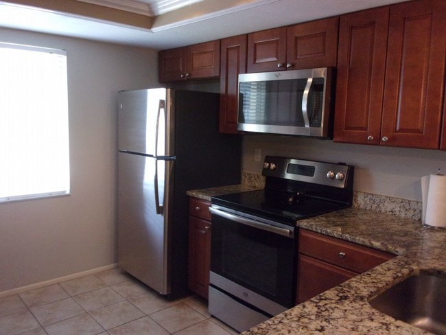 Building Photo - East Lake Woodlands Luxury 2 bedroom