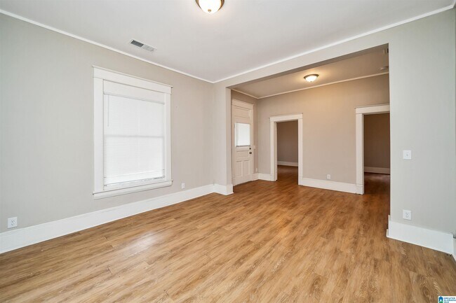 Building Photo - 922 5th Ave SE