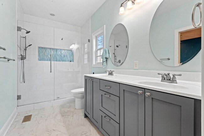 Foto del edificio - Gorgeous Home-Bird Feeder's Paradise!