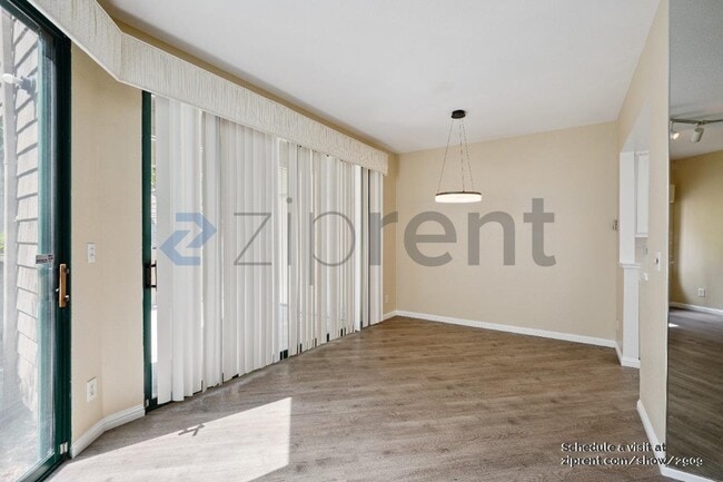 Building Photo - 25 Cove Ln