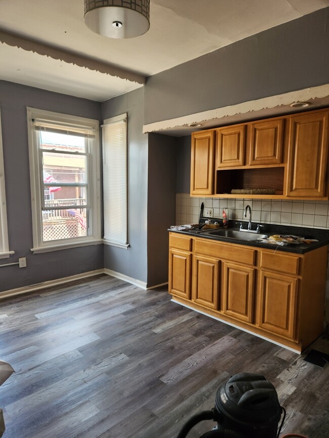 Kitchen - 916 N 6th St House
