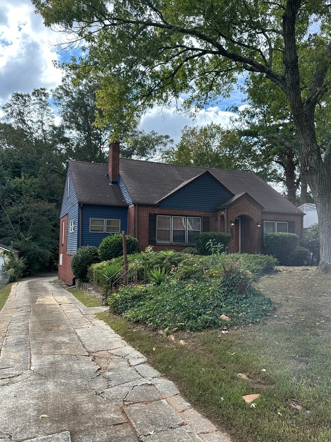 Photo - 958 Winburn Dr House