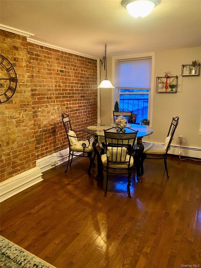 Building Photo - 118 Main St